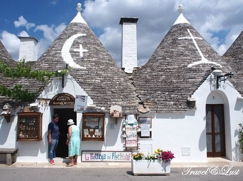 Alberobello la 118 euro/p (avion+mic-dejun+hotel) pentru 4 zile