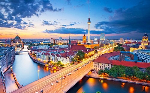 Berlin la 111 euro/p pentru 4 zile (hotel+avion)