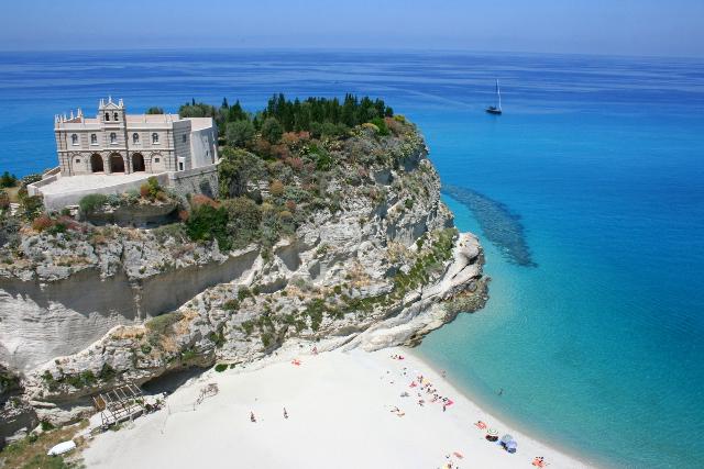 Calabria la 130 euro/p (zbor+hotel+transfer) pentru 5 zile