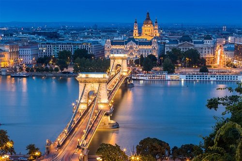 Budapesta la 79 de euro/p (cazare+avion) pentru 4 zile